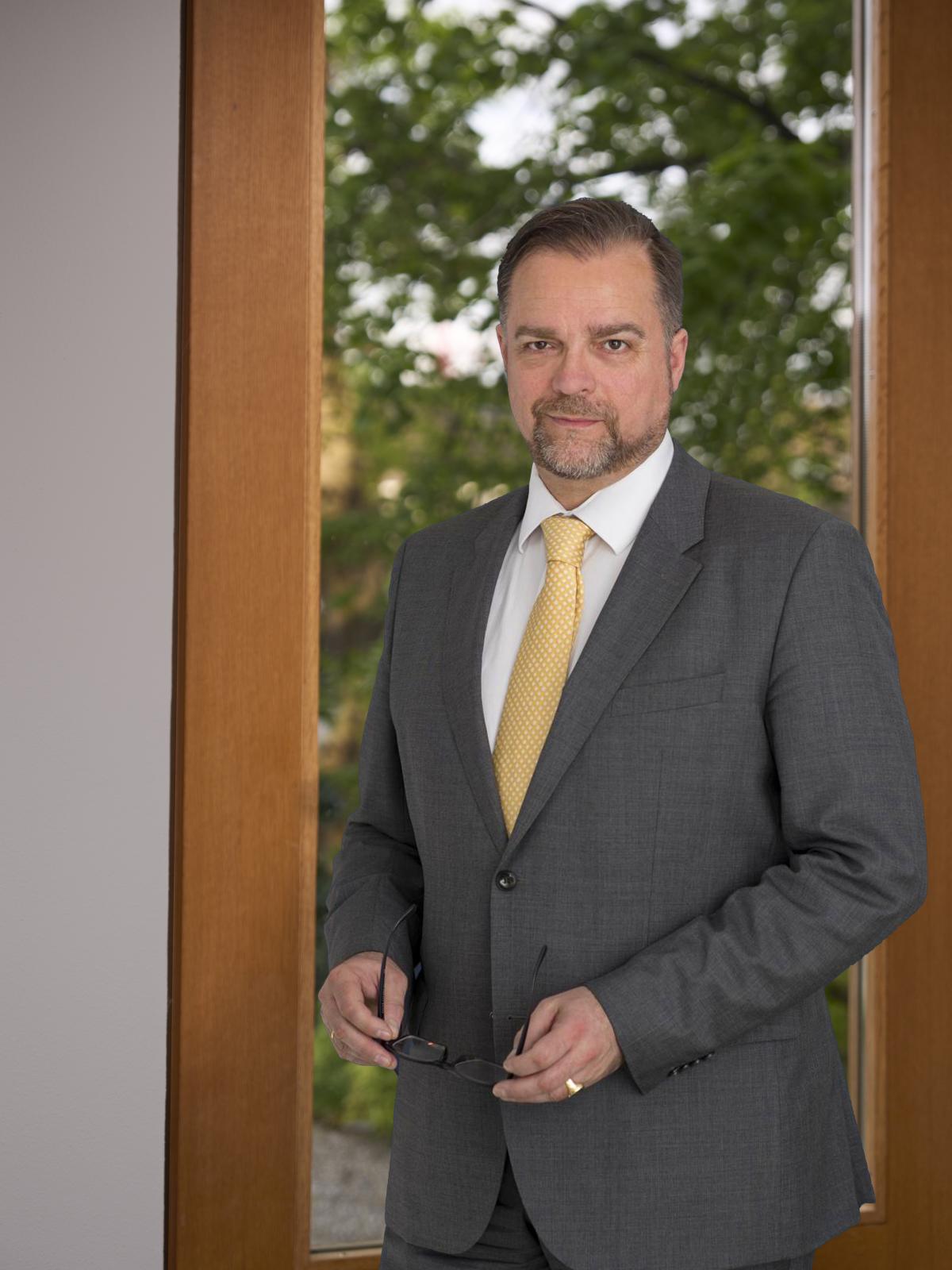 Dr. iur. Markus H. Schneider, Rechtsanwalt - Rechtsanwalt*